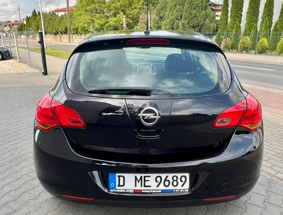 Opel Astra cena 26400 przebieg: 180000, rok produkcji 2010 z Jabłonowo Pomorskie małe 172